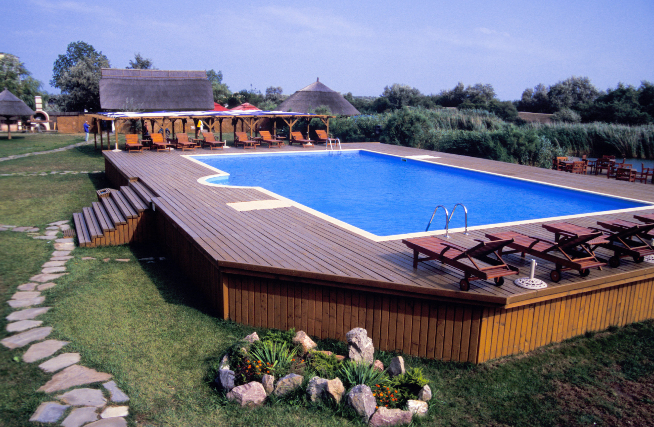 decks de madeira para piscinas