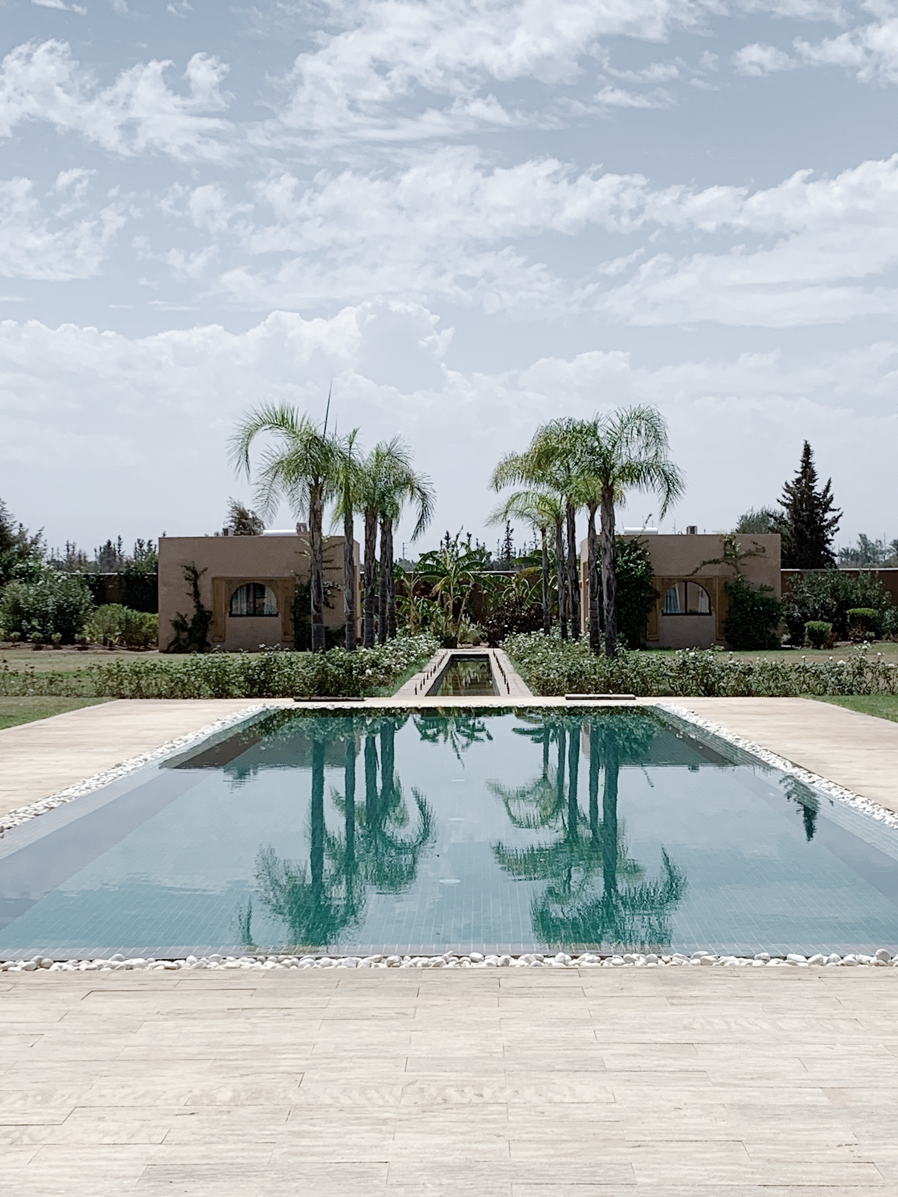 pexels liyah azar 2880579 piscina de alvenaria